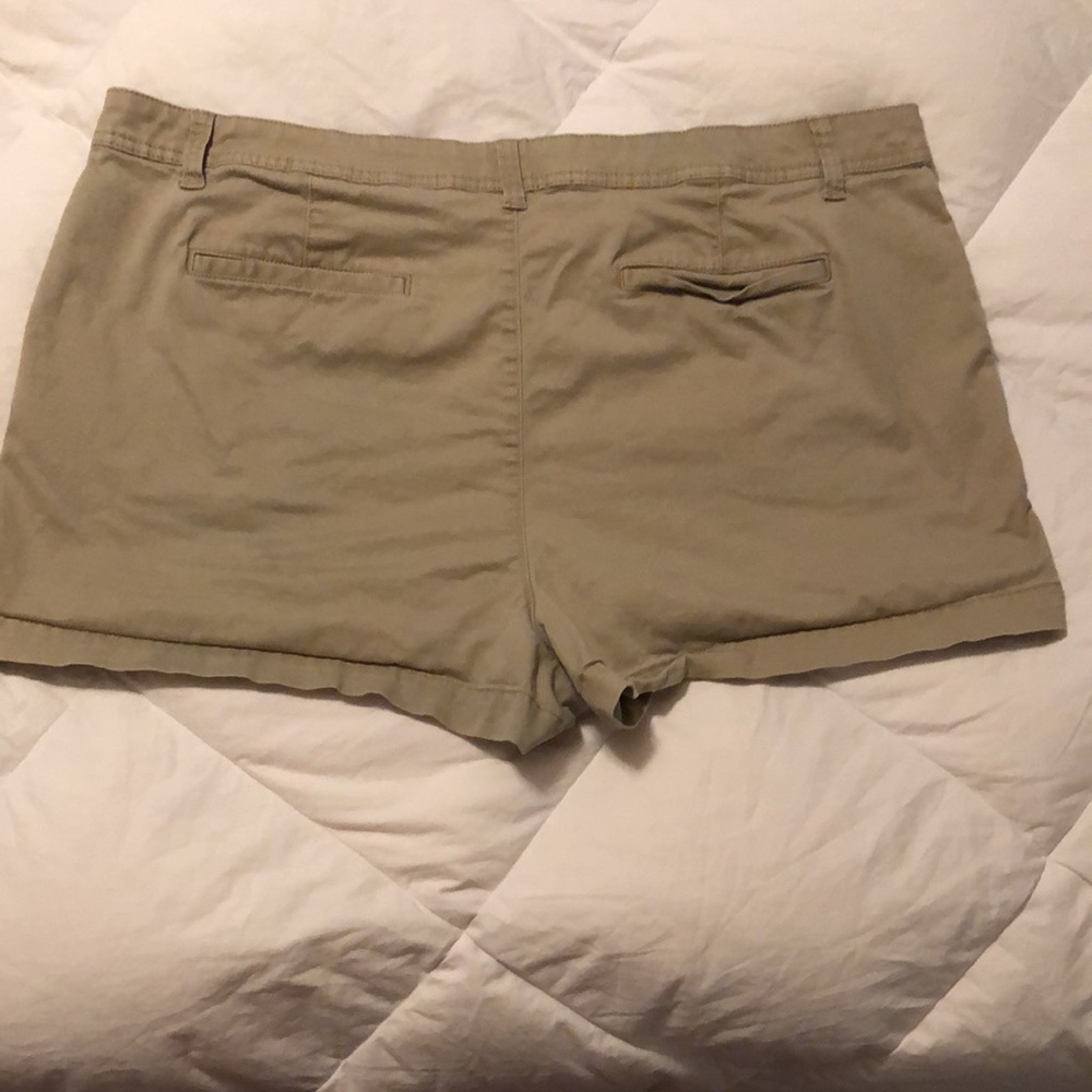 A New Day khaki shorts size 18 - Picture 2 of 3